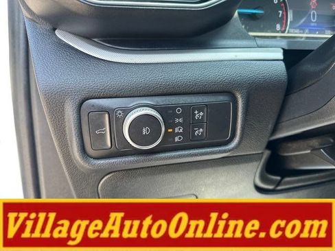 Used 2020 Ford Explorer XLT w/ Equipment Group 202A AWD/4WD image 17