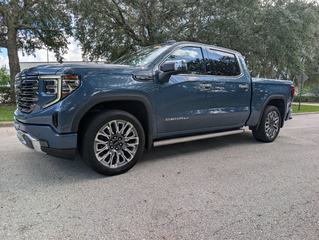 Used 2025 GMC Sierra 1500 Denali Ultimate AWD/4WD image 3