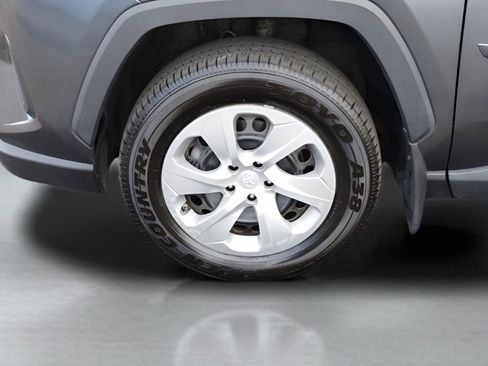 Used 2021 Toyota RAV4 LE image 3