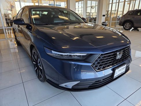 Used 2023 Honda Accord Touring image 3