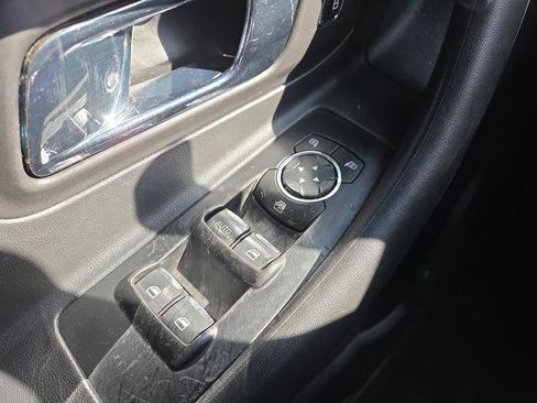 Used 2013 Ford Taurus SEL image 27