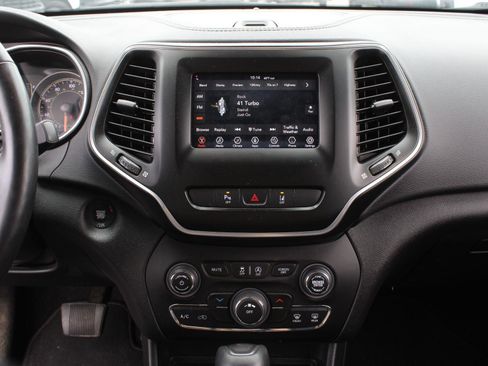 Used 2021 Jeep Cherokee Latitude Plus w/ Sun & Sound Group AWD/4WD image 11