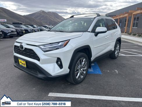 Used 2022 Toyota RAV4 XLE Premium image 3