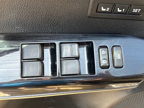 Used 2017 Toyota RAV4 Limited image 7