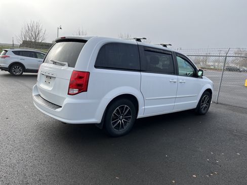 Used 2015 Dodge Grand Caravan SXT image 6