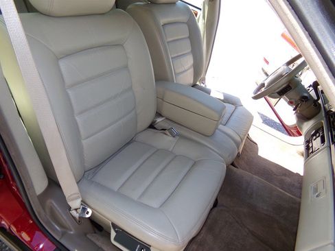Used 1996 Cadillac De Ville Sedan FWD image 29