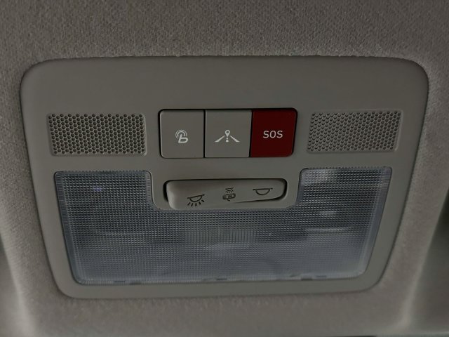 Used 2025 Hyundai Venue Limited FWD image 38
