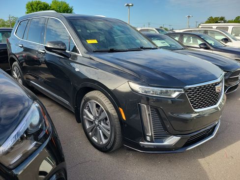 Used 2023 Cadillac XT6 Premium Luxury w/ Platinum Package image 2