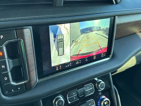 Used 2024 GMC Yukon Denali Ultimate image 12