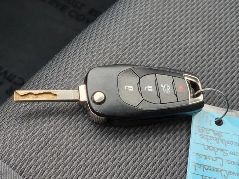 Used 2019 Chevrolet Cruze Sedan FWD image 31