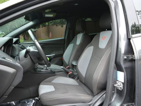 Used 2017 Ford Focus ST FWD image 10