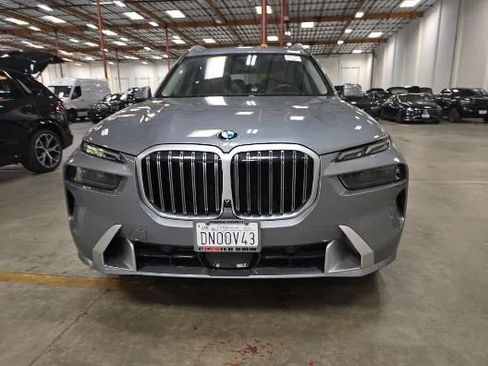 Used 2026 BMW X7 xDrive40i w/ Premium Package AWD/4WD image 13