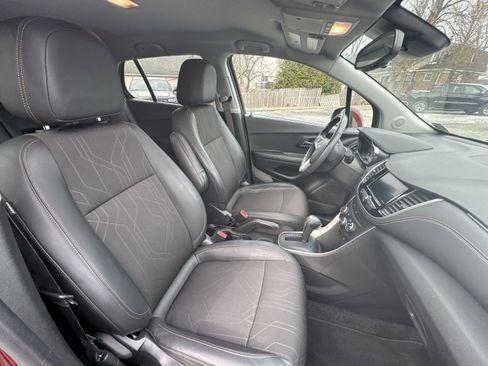 Used 2022 Chevrolet Trax LT w/ LT Convenience Package image 29