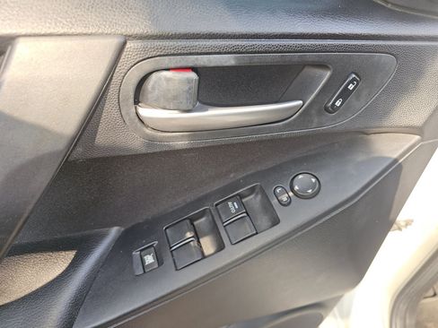 Used 2010 MAZDA MAZDA3 i Touring FWD image 12
