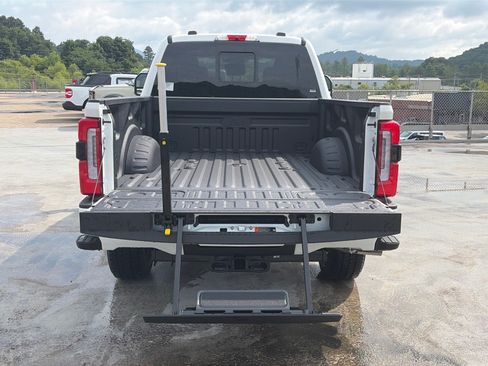 New 2026 Ford F250 Platinum w/ Platinum Plus Package AWD/4WD image 4