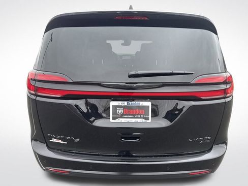 New 2026 Chrysler Pacifica Limited AWD/4WD image 4