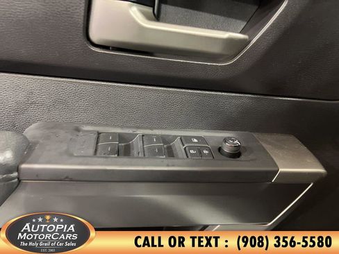 Used 2022 Toyota Tundra SR5 w/ SR5 Convenience Package AWD/4WD image 18