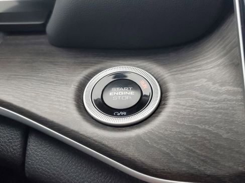 Certified 2025 Jeep Grand Cherokee L Limited w/ Luxury Tech Group II image 30