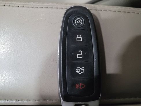 Used 2013 Lincoln MKX image 32