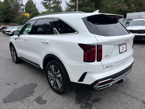Certified 2022 Kia Sorento SX w/ Panoramic Sunroof Package image 5