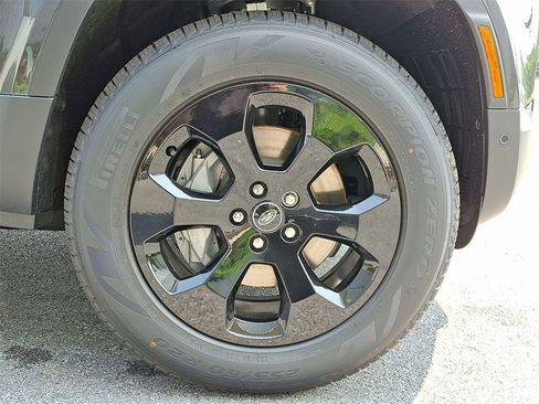 New 2025 Land Rover Defender 110 S image 5