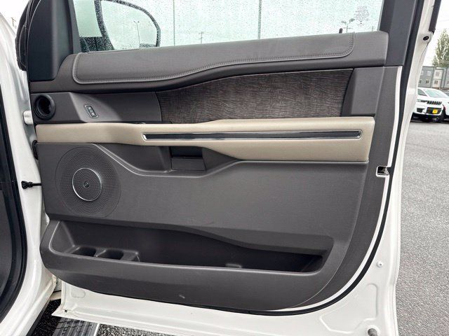 Used 2018 Ford Expedition Limited w/ Equipment Group 301A AWD/4WD image 11