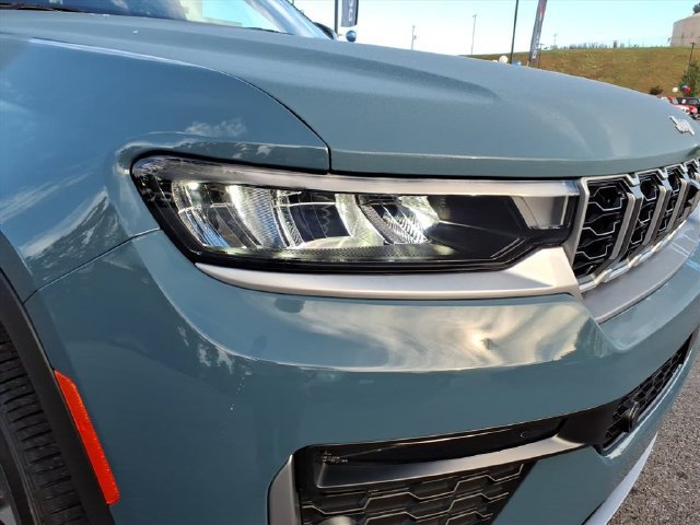 New 2027 Jeep Grand Cherokee Limited AWD/4WD image 3