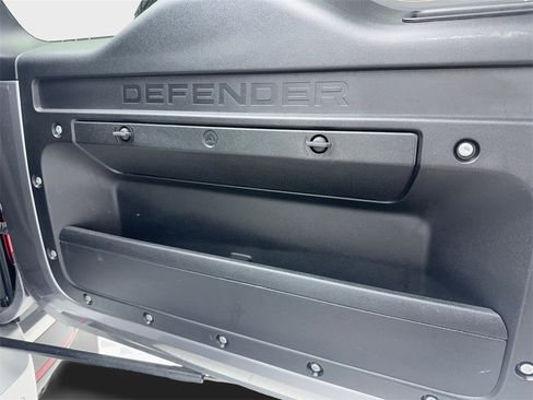 Used 2023 Land Rover Defender 110 SE image 14