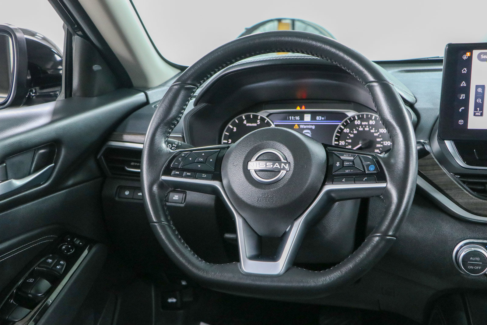 Used 2023 Nissan Altima 2.5 SL FWD image 12