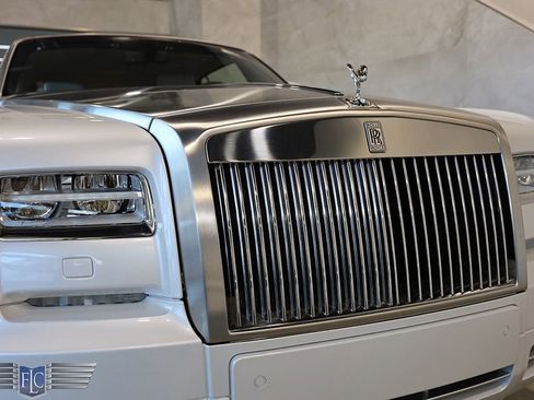 Used 2017 Rolls-Royce Phantom Drophead Coupe image 14