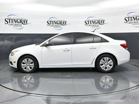 Used 2014 Chevrolet Cruze LS FWD image 4
