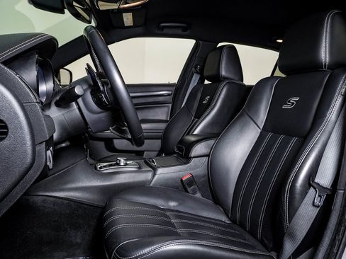 Used 2015 Chrysler 300 S image 18