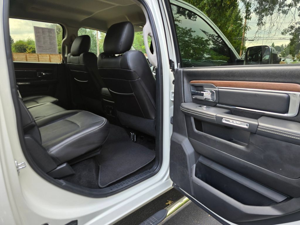 Used 2016 RAM 3500 Laramie w/ Convenience Group AWD/4WD image 16