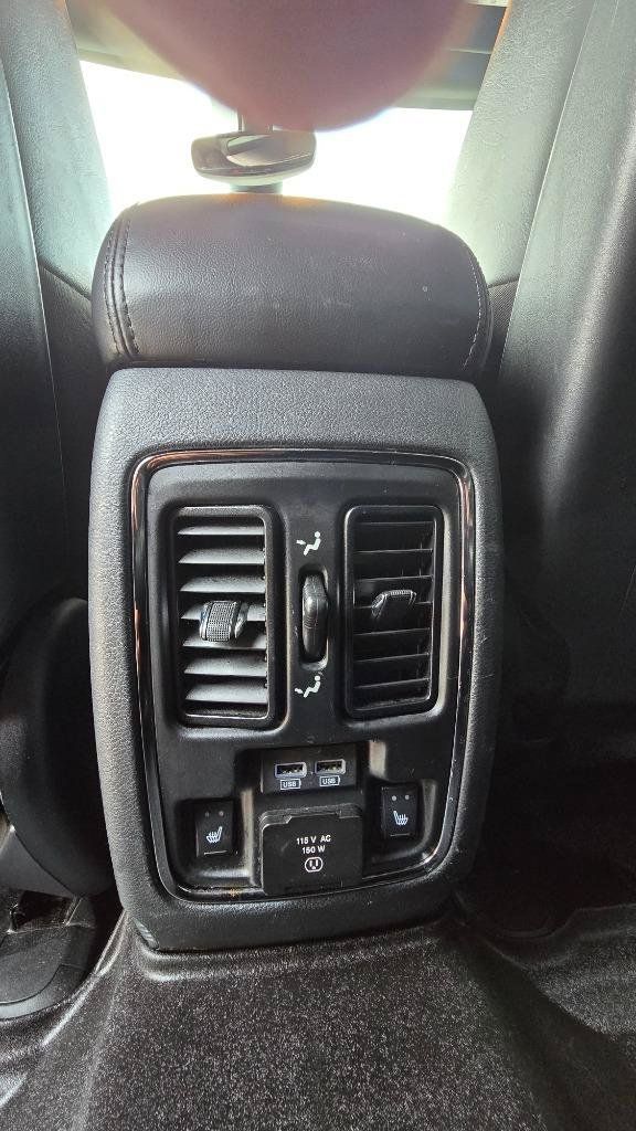 Used 2020 Jeep Grand Cherokee Limited w/ Luxury Group II AWD/4WD image 18