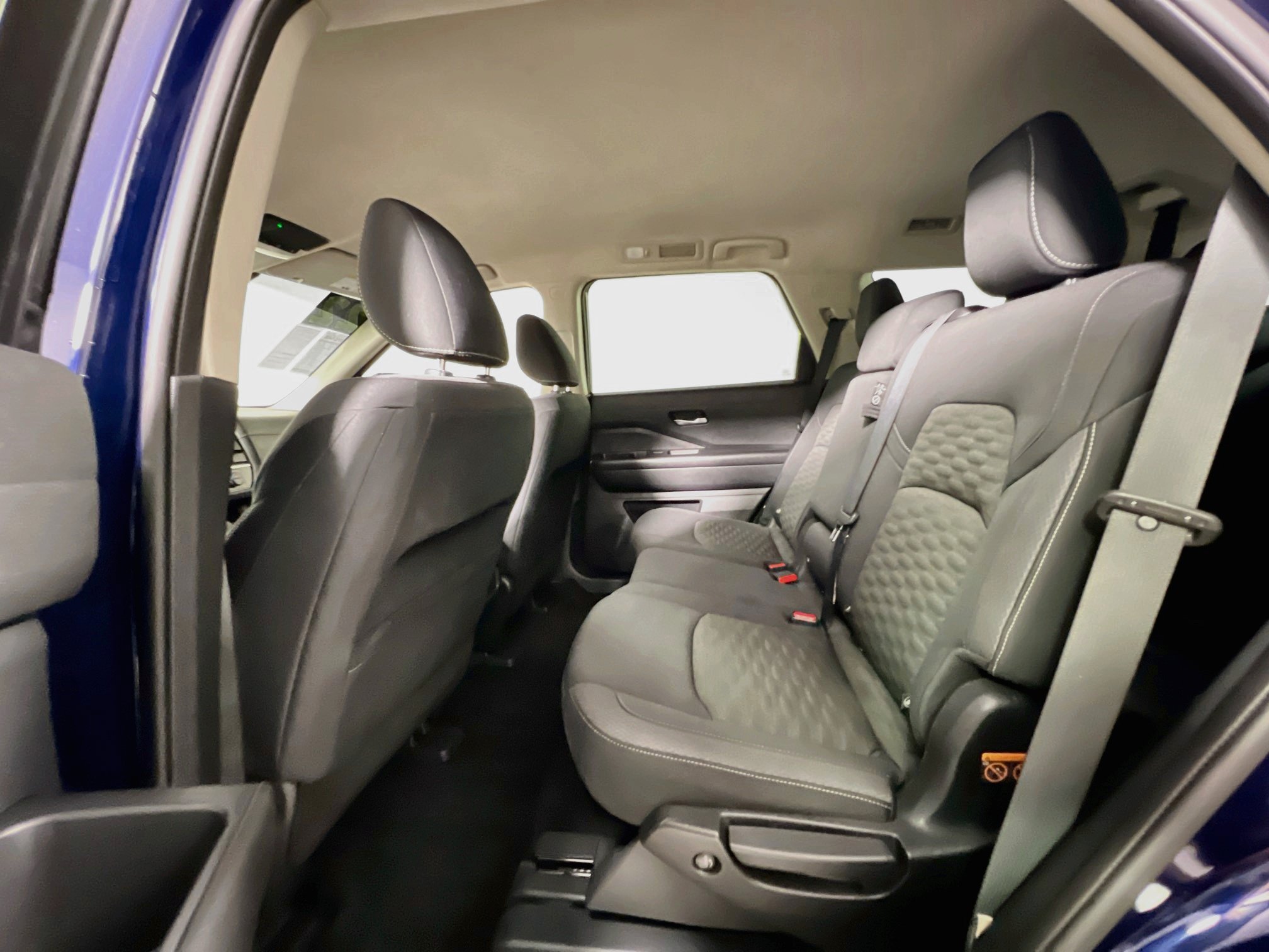 Used 2022 Nissan Pathfinder SV FWD image 29