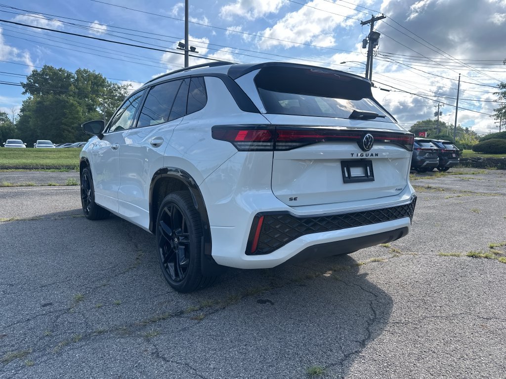 New 2026 Volkswagen Tiguan SE R-Line AWD/4WD image 2