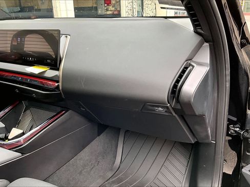 Used 2025 BMW X3 xDrive30i w/ Premium Package image 18