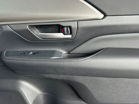 Certified 2025 Toyota Grand Highlander AWD image 23