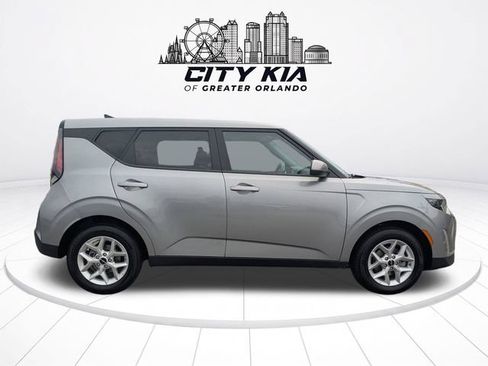 Certified 2025 Kia Soul LX w/ LX Technology Package FWD image 6