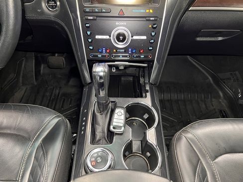 Used 2019 Ford Explorer Platinum image 25
