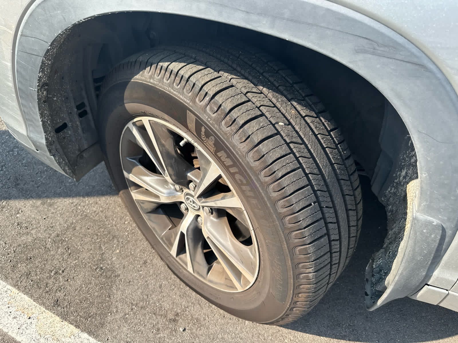 Used 2018 Toyota Highlander Plus FWD image 9