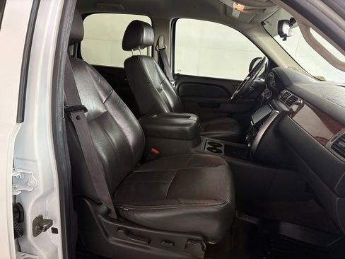 Used 2011 GMC Yukon SLE image 40