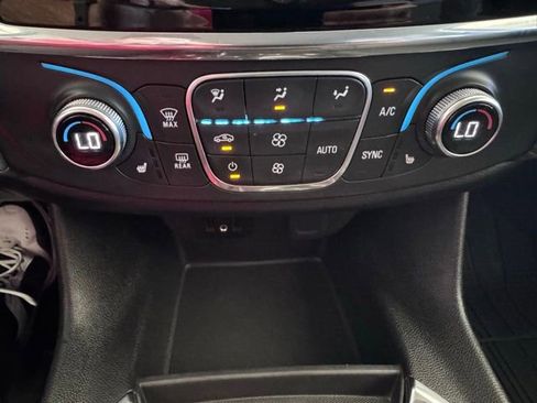 Used 2019 Chevrolet Traverse LT w/ LT Premium Package FWD image 22