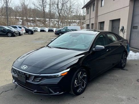 Used 2024 Hyundai Elantra SEL w/ Convenience Package image 1