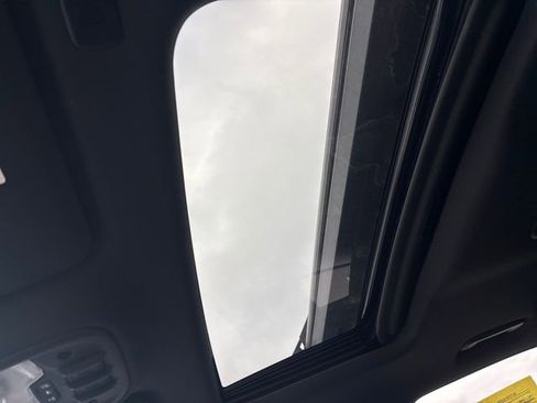 Used 2025 Chevrolet Colorado ZR2 w/ Technology Package image 22