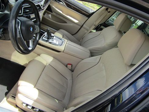 Used 2016 BMW 740i RWD image 9
