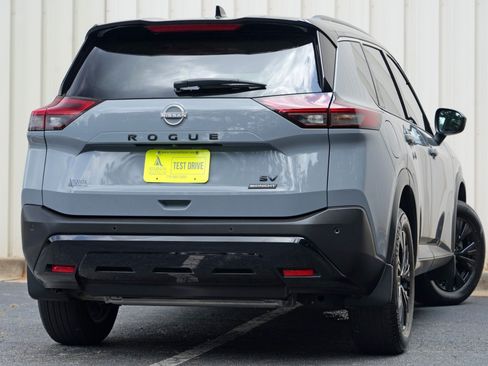 Used 2023 Nissan Rogue SV w/ SV Premium B Package FWD image 4
