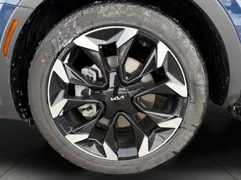 Certified 2025 Kia Sorento EX w/ Panoramic Sunroof Package image 3