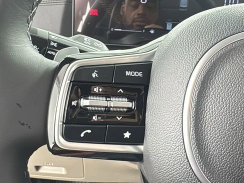 New 2026 Kia Carnival EX image 24