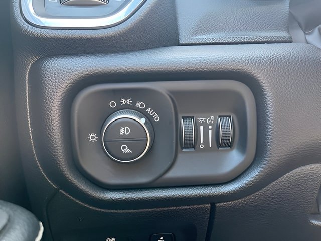 Used 2025 RAM 1500 Laramie AWD/4WD image 14